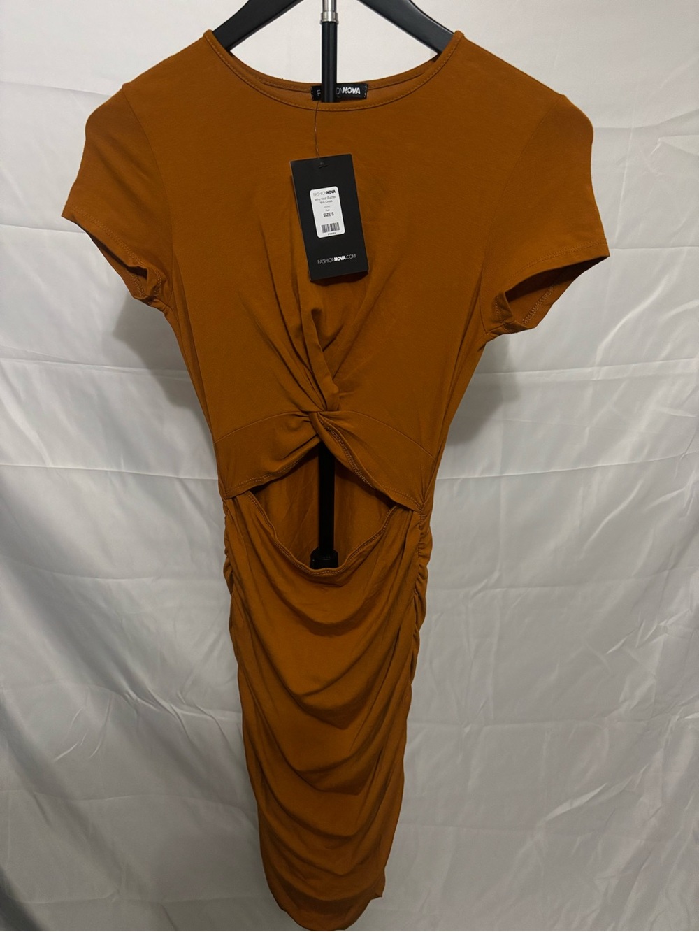 Fashion Nova Short Sleeve Twist Cutout Midi Dress in Rust Brown